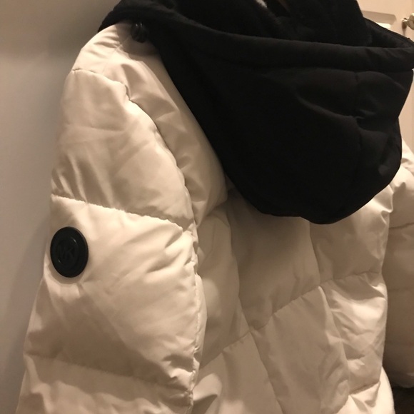 Michael Kors Women's White Puffer Jacket - Picture 3 of 5